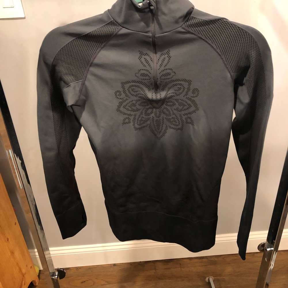 Athlete Size Small ombré 1/4 zipper up